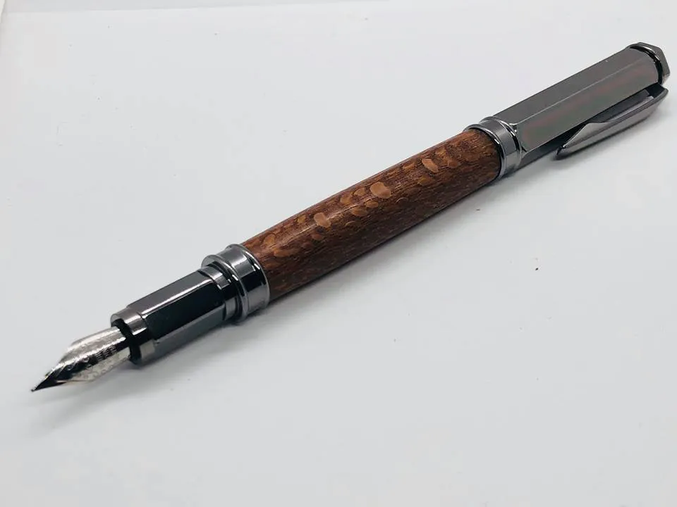 Plume en bois